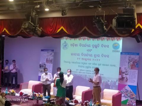 Felicitation to a member of SWAYAMSIDHHA initiative in a state level function on State Disaster Reduction Day.